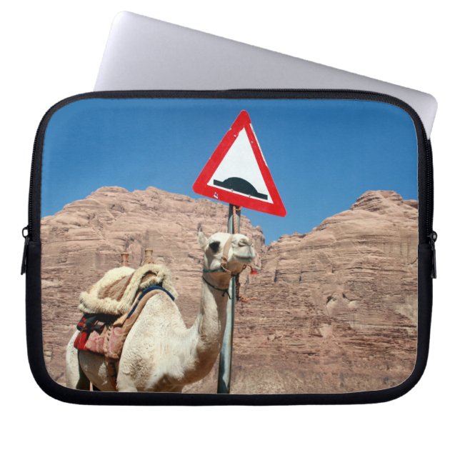 camel hump laptop sleeve (Front)