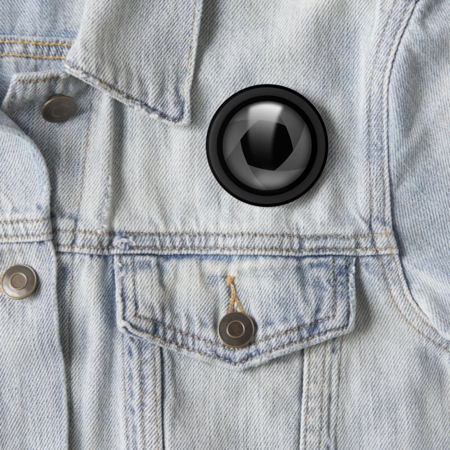 Camera Lens 6 Cm Round Badge (In Situ)