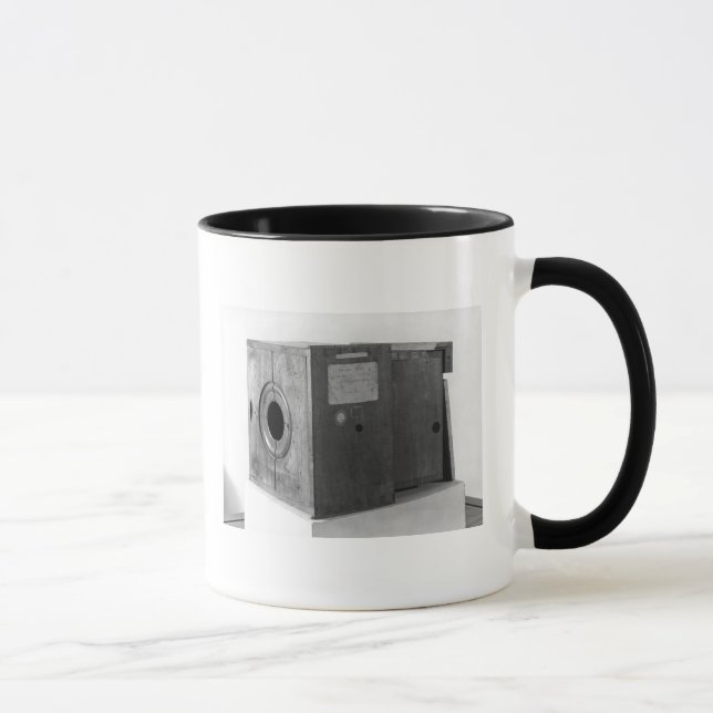 Camera of Joseph Nicephore Niepce, c.1816-22 Mug (Right)