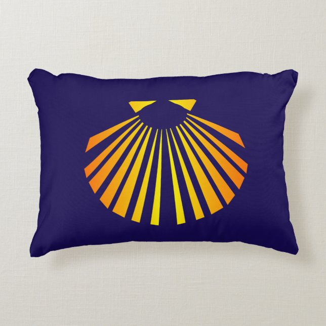 Camino de santiago scallop shell decorative cushion (Front)