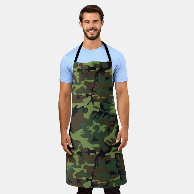 CAMOFLAGE HUNTING PATTERN APRON (Worn)