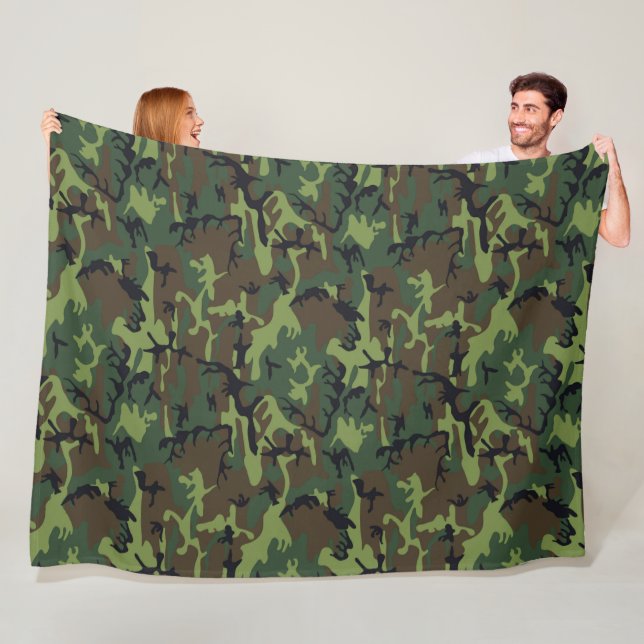 CAMOFLAGE HUNTING PATTERN FLEECE BLANKET (In Situ)
