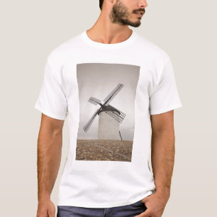 Campo de Criptana, antique La Mancha windmills T-Shirt