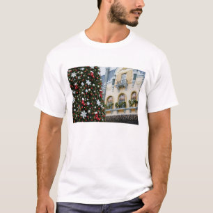 Canada, Alberta, Edmonton. West Edmonton Mall. T-Shirt