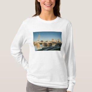 CANADA, Manitoba, Winnipeg: Esplanade Riel T-Shirt