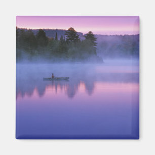 Canada, Ontario, Algonguin Park, Canoeist on Magnet