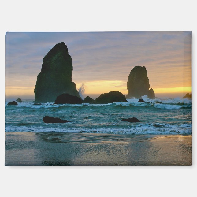 Cannon Beach, Oregon magnet (Front)
