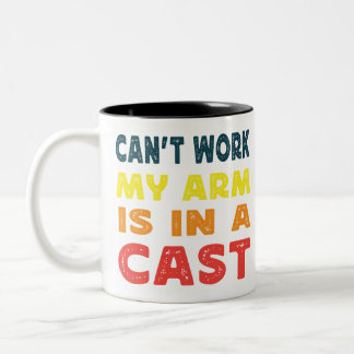 can't work my arm is in a cast Funny fisherman Mug