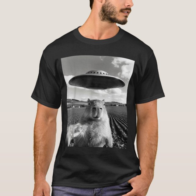 Capybara selfie with ufo funny capybara capybara T-Shirt (Front)
