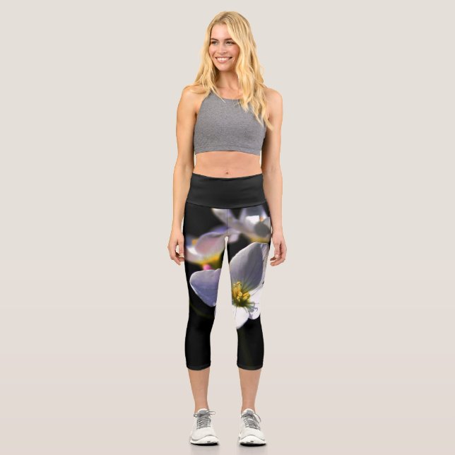 Cardamine Pratensis Flowers lecapcna Capri Leggings (Front)