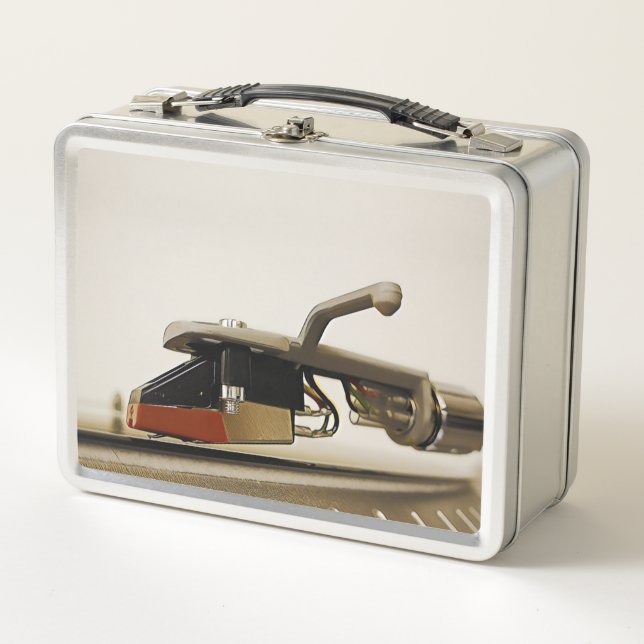 Cartridge macro shot - metal lunch box (Front)