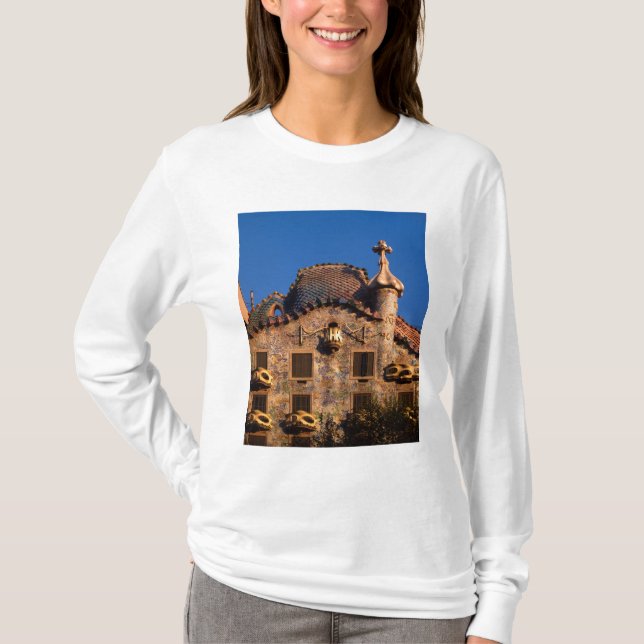 Casa Batilo, Gaudi Architecture, Barcelona, T-Shirt (Front)