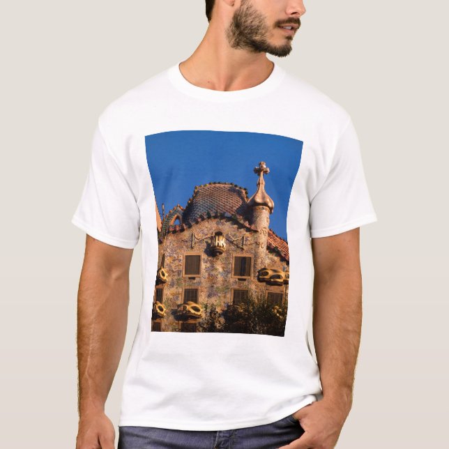 Casa Batilo, Gaudi Architecture, Barcelona, T-Shirt (Front)