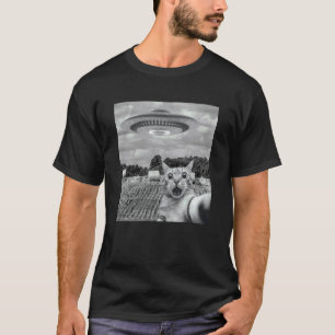 Cat and Saucer Selfie, Hilarious Alien Encounter G T-Shirt