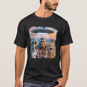 Cat Bigfoot Alien Selfie Bff Humour Photo With Ufo T-Shirt