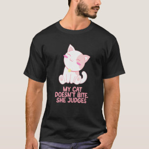 Cat Doesnt Bite She Judges Cat Mum Sarcastic Cat D T-Shirt