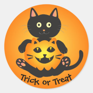 Cat Holding Jack-o'-Lantern Classic Round Sticker