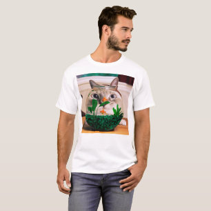 Cat looking at fish in aquarium T-Shirt