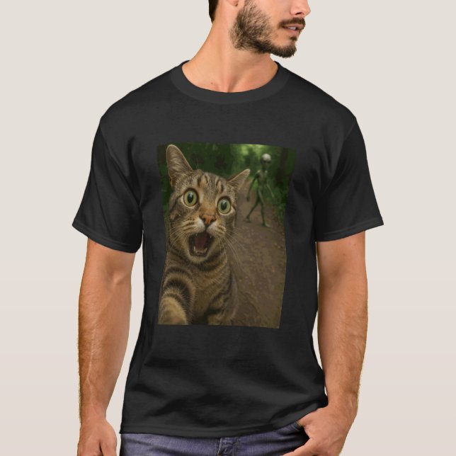 Cat Selfie, Alien, Funny T-Shirt (Front)