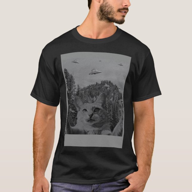 Cat Selfie Meme UFO Sighting Alien Conspiracy Sci  T-Shirt (Front)