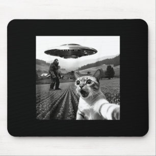 Cat Selfie With Alien Ufo Funny Cat Alien Bigfoot Mouse Pad