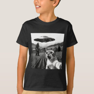 Cat Selfie With Alien Ufo Funny Cat Alien Bigfoot T-Shirt