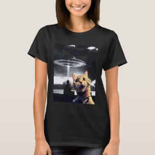 Cat Selfie With Alien UFO Funny Cat For Men Women  T-Shirt