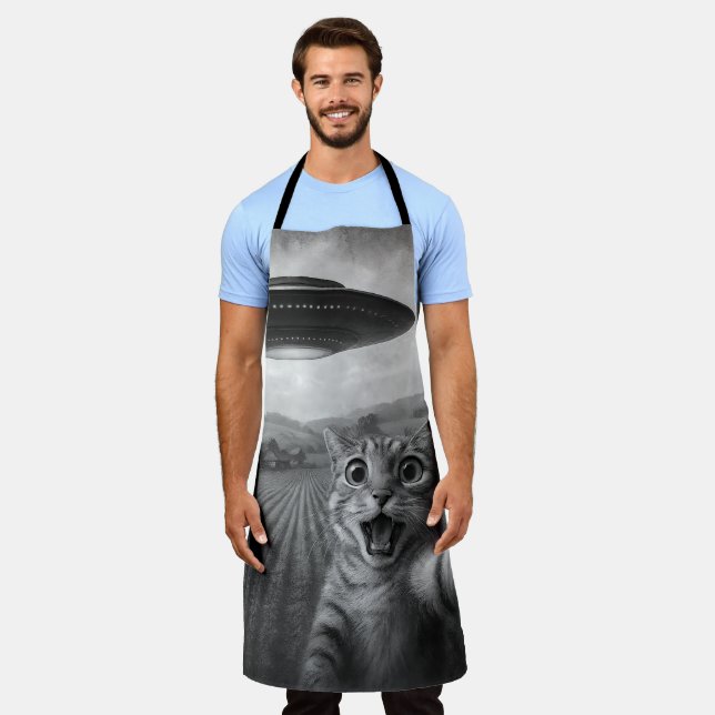 Cat Selfie With Alien UFO Funny Cat Gifts Apron (Worn)
