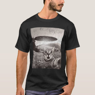 Cat Selfie With Alien UFO Funny Cat Gifts For Men T-Shirt