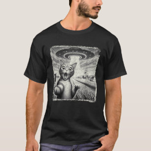 Cat Selfie With Alien UFO Funny Cat Gifts For Men  T-Shirt