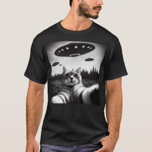 Cat Selfie With Alien UFO Funny Cat Gifts For Men  T-Shirt