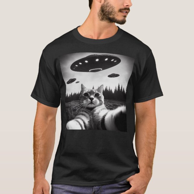 Cat Selfie With Alien UFO Funny Cat Gifts For Men  T-Shirt (Front)