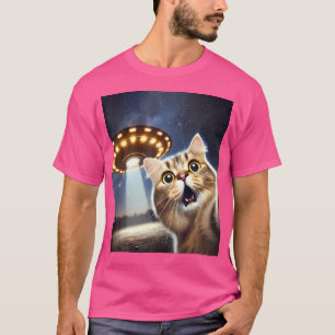 Cat Selfie With Alien Ufo Funny Cat Gifts For Men  T-Shirt