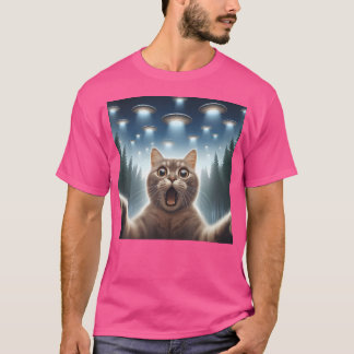 Cat Selfie With Ufo Alien Funny Surprised Cat Ufo T-Shirt