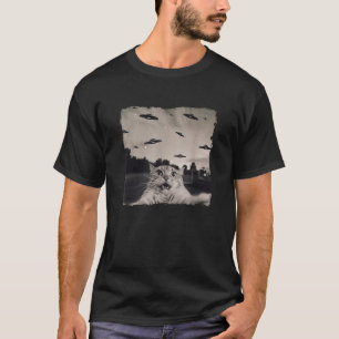 Cat Selfie With Ufos Cat Lover Funny Scared Hallow T-Shirt