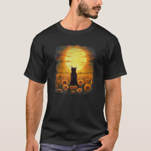 Cat sitting in a sunflower field looking at moon o T-Shirt