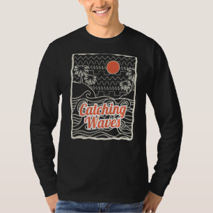 Catching Waves Retro Synthwave Waveform 80s Synthe T-Shirt