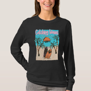 Catching Waves Surfing Beach Vintage Surf T-Shirt