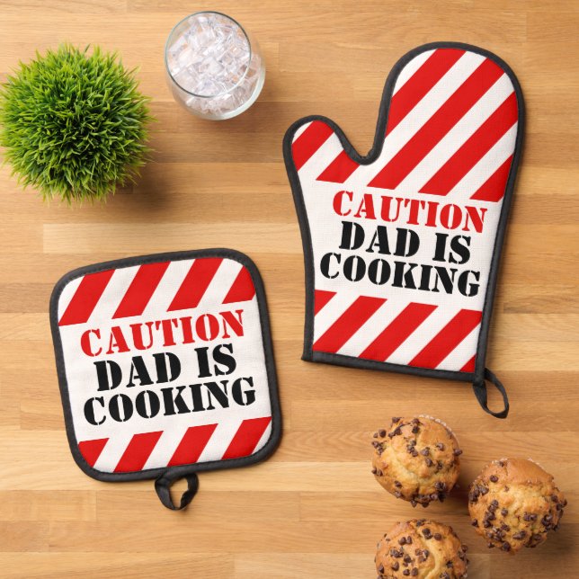 Caution Dad is cooking graphic cooks Oven Mitt & Pot Holder Set (Top Down)