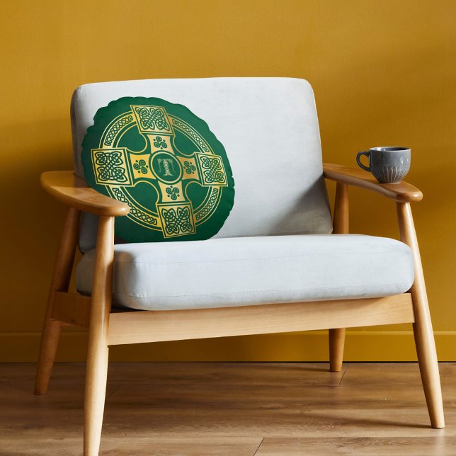 Celtic Cross Celtic Knot Letter T Monogram Round Cushion (Creator Uploaded)