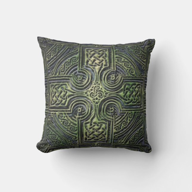 Celtic knotwork St. Patrick's Day Cushion (Front)