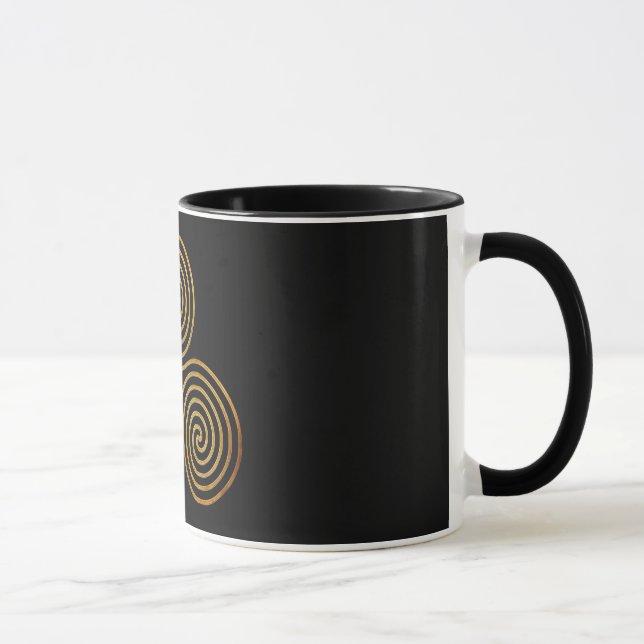 celtic triple spiral - OneLine antique gold, black Mug (Right)