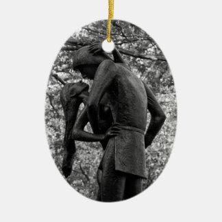 Central Park Autumn: Romeo & Juliet Statue 01 B&W Ceramic Tree Decoration