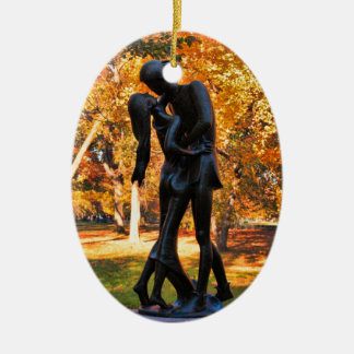 Central Park Autumn: Romeo & Juliet Statue 02 O Ceramic Tree Decoration
