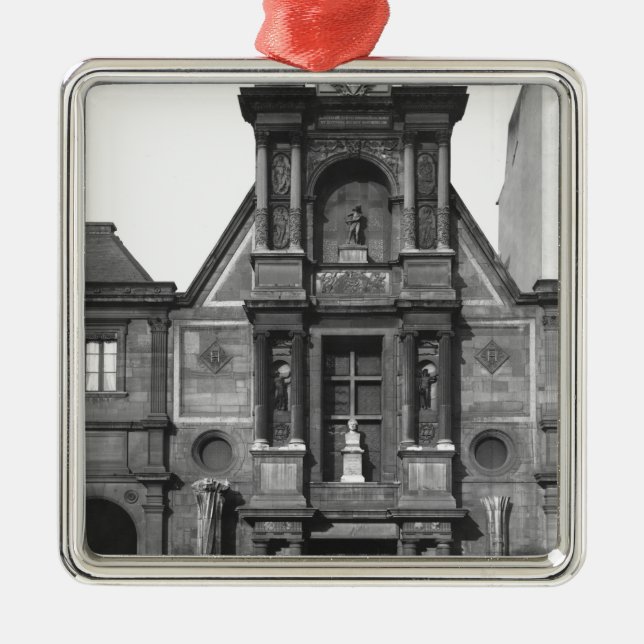 Central part of the main fa�ade metal tree decoration (Front)