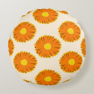 Chamomiles: Vintage Floral Pattern. Round Cushion