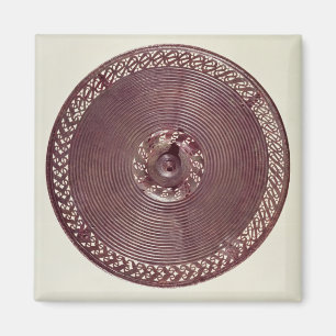 Chariot wheel decoration with openwork border magnet