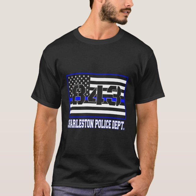 Charleston South Carolina Police Officer Usa Flag  T-Shirt (Front)