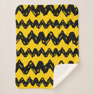 Charlie Brown Zig Zag Pattern Pet Sherpa Blanket