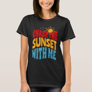 Chase the Sunset with me Retro Vibes for Summer Va T-Shirt